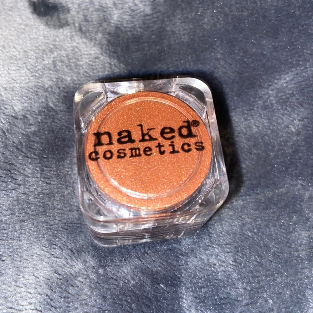 Naked Cosmetics eyeshadow in heavy metal